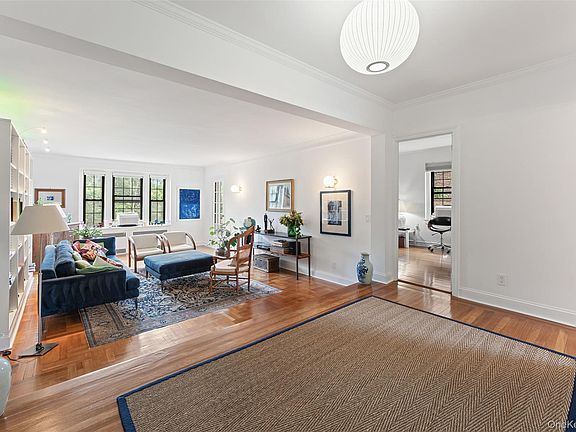 5th image of 35 Parkview Avenue #5A