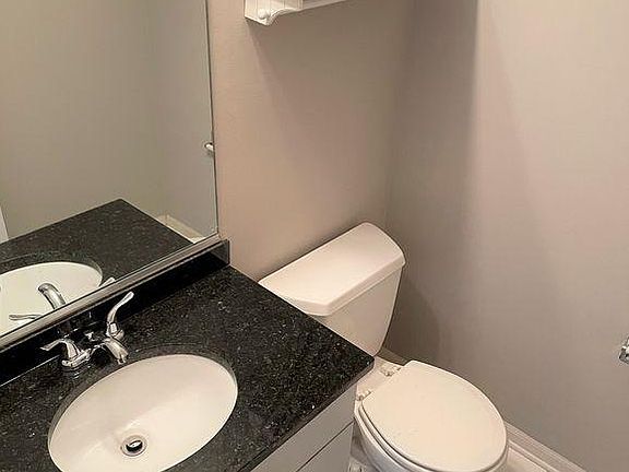 5th image of 827 W Saint Johns Pl