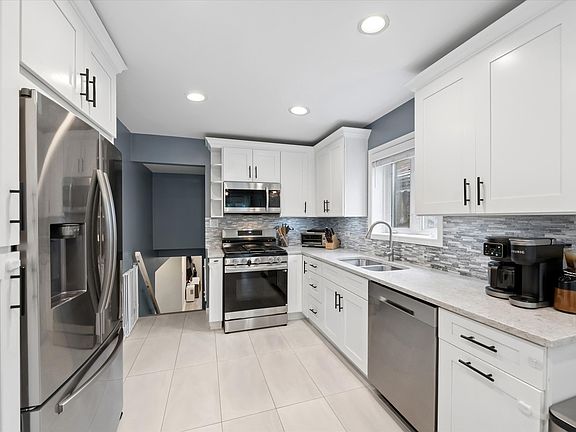 4th image of 3114 W Jerome St
