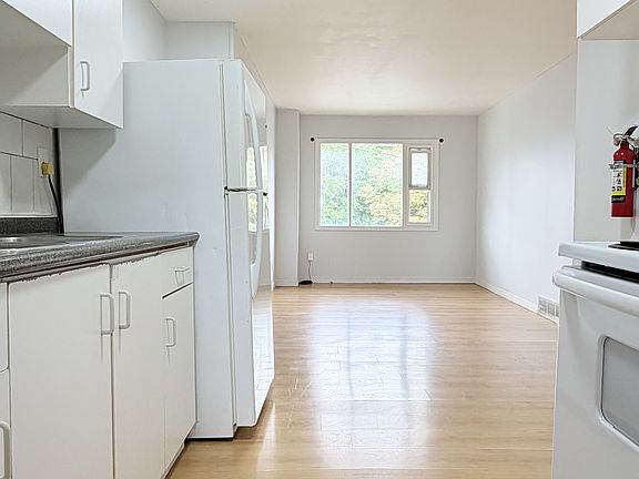 4th image of 506 Aylmer Ave Unit 4