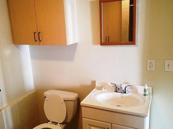 2nd image of 1917 Grace Ave Unit 11