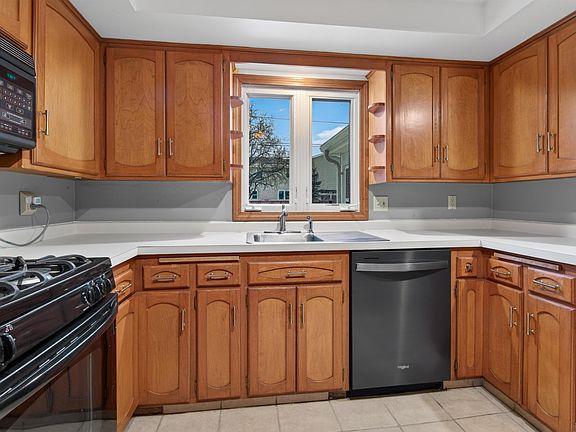 5th image of 414 Custer Ct