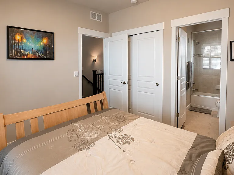 Guests/bedroom - Office