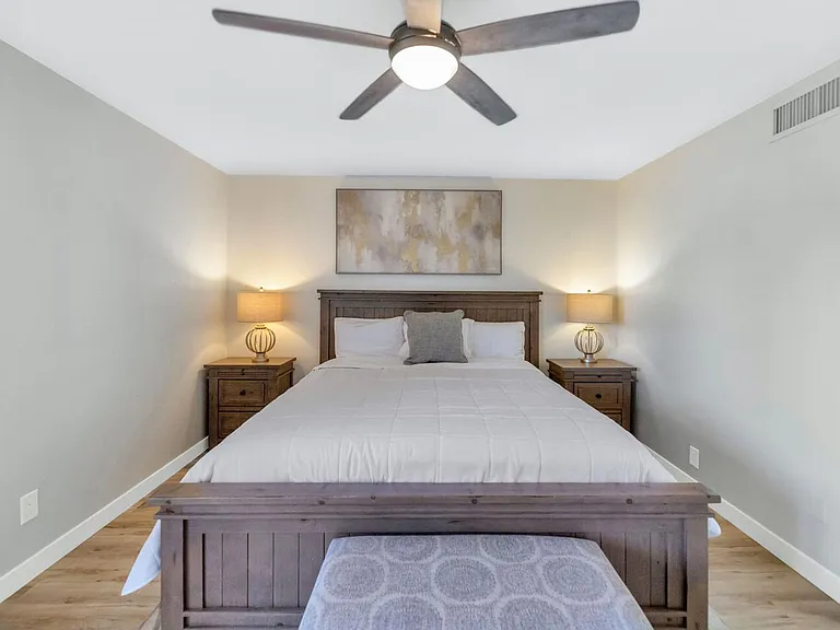 3037 E Rose Ln — Photo 13
