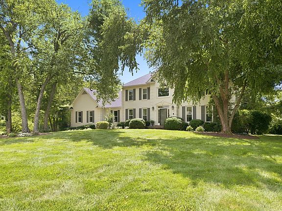 4th image of 1309 Arrowhead Dr