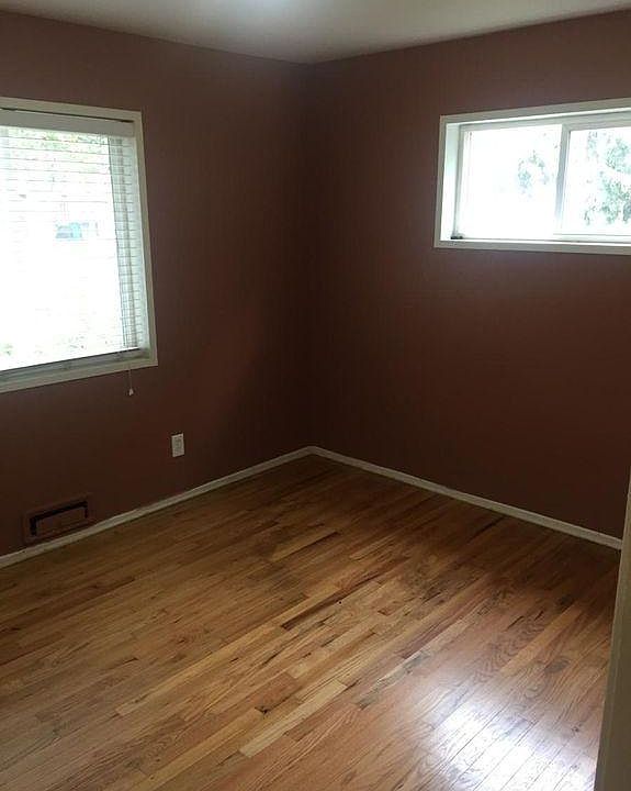 2nd image of 1380 S Ivy Way
