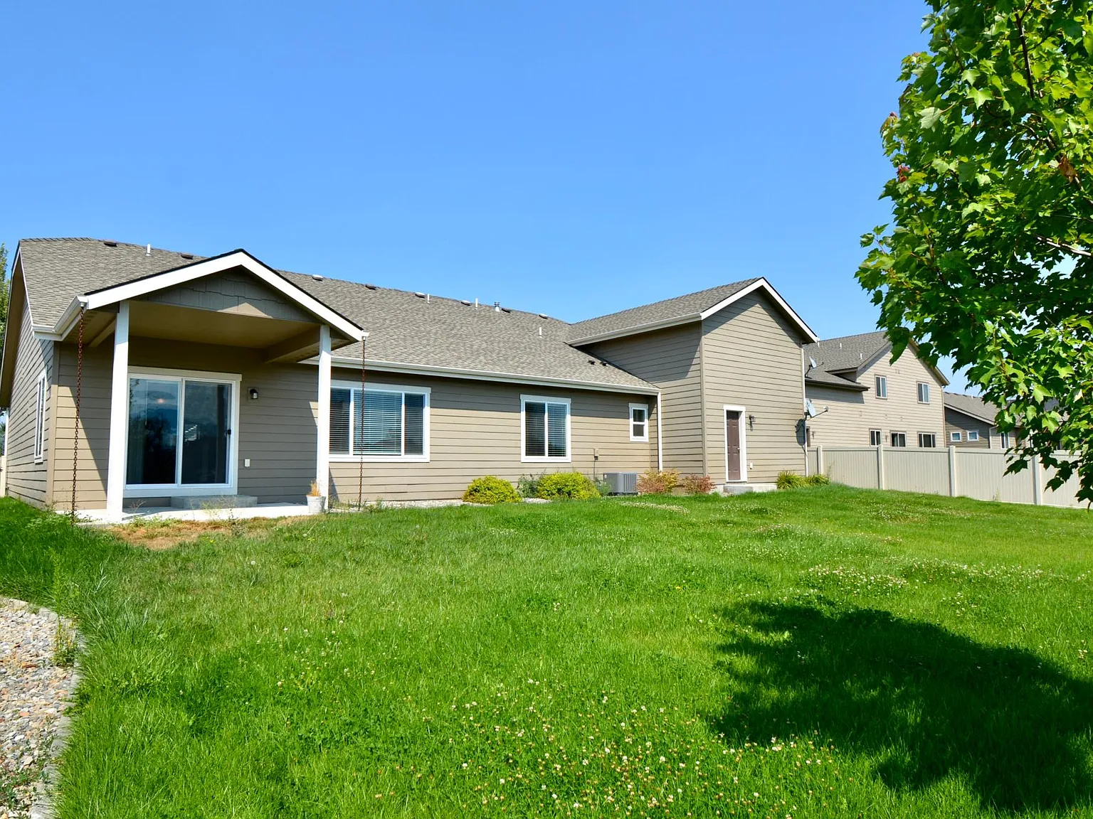 3 bed, 1631 sqft, $2,895 — Photo 3