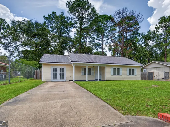 239 Pointe South Dr, Hinesville, GA 31313