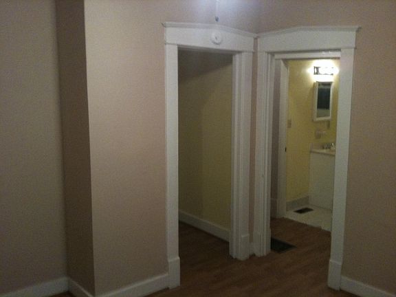 3rd image of 122 N 39th St