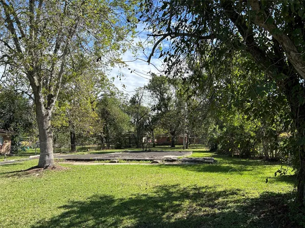 1106 Earley St, Sweeny, TX 77480