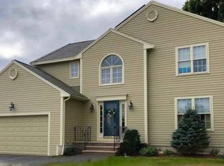 14 Kelly Dr, Woburn, MA 01801