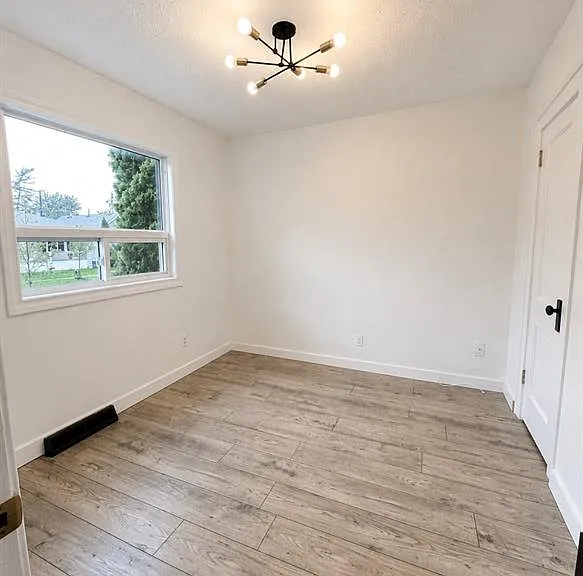 1532 Albert Rd — Photo 5