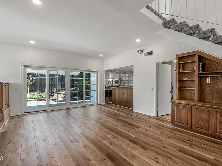 327 Bethany St — Photo 15