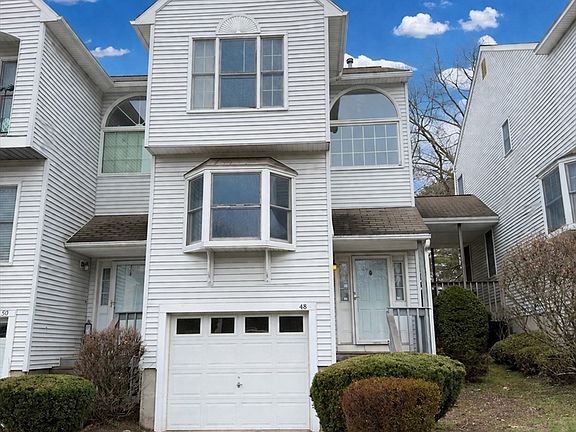 2nd image of 48 Castlegate Dr Unit 48