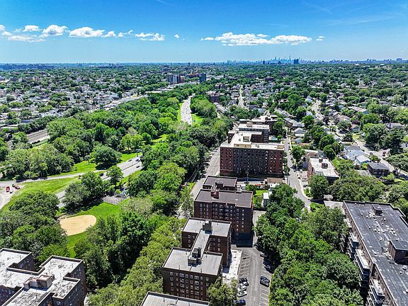 2nd image of 755 Bronx River Rd #4B