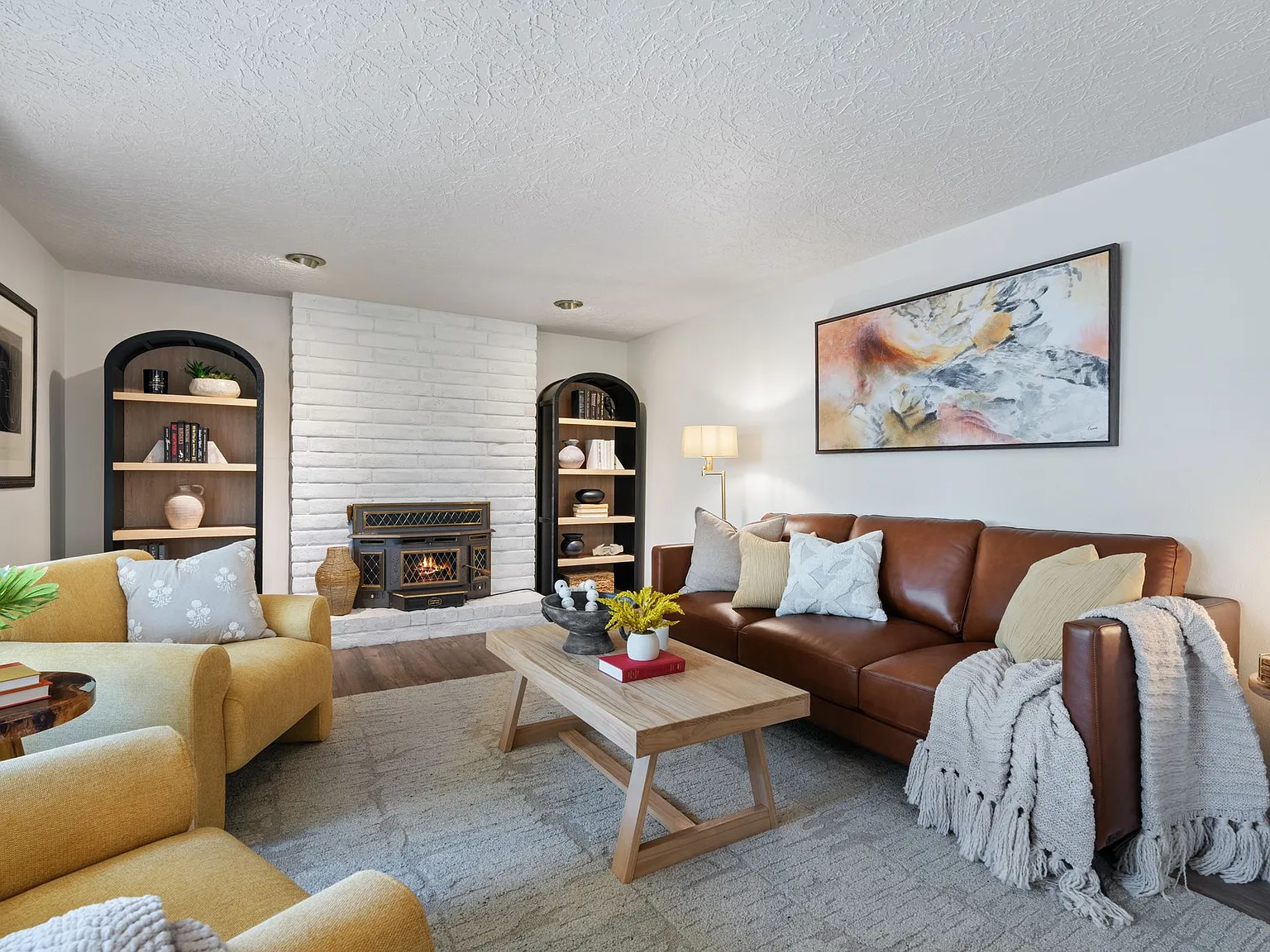 4 bed, 2025 sqft, $7,000 — Photo 2