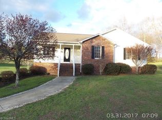 126 Meadow Stone Ln, Mount Airy, NC 27030