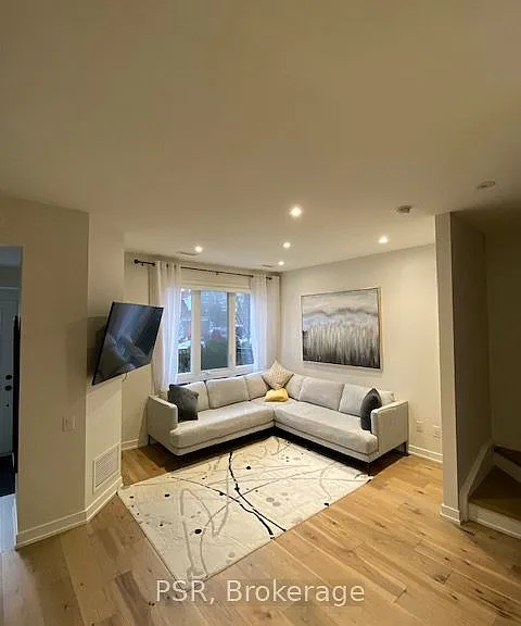 19 Anndale Dr #Townhouse 6 — Photo 2