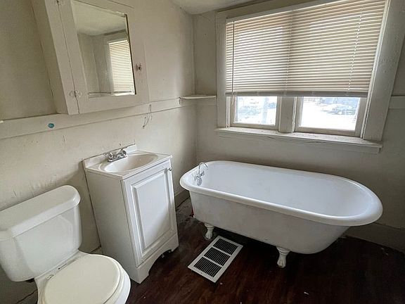 4th image of 17946 Gallagher Ave #2