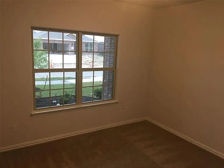309 Lead Creek Dr — Photo 2