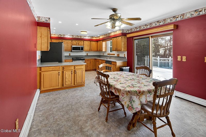4th image of 1457 Castleridge Road