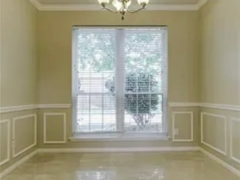 1931 Paloma Way — Photo 6