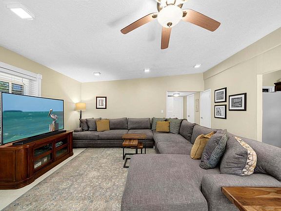 5th image of 218 S Coconut Palm Blvd