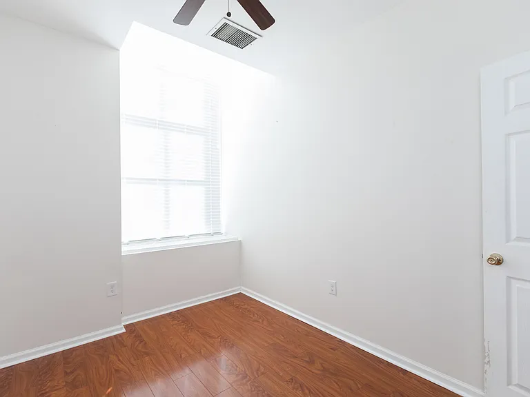 Chandler Apartments — Photo 7