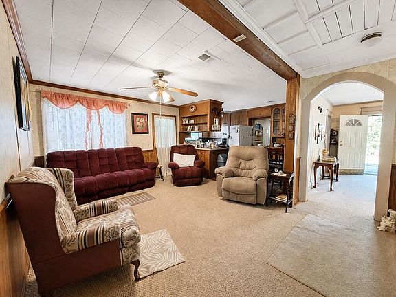 3rd image of 305 Pearl Ave N