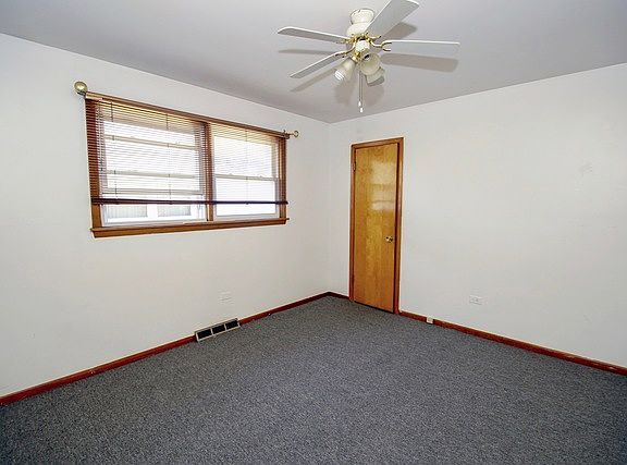 4th image of 521 Yates Ave