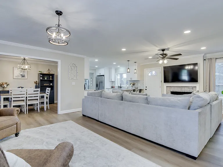 226 Thread Needle Rd E — Photo 9