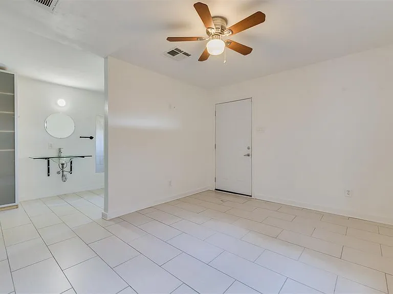 3519 Rogers St — Photo 10