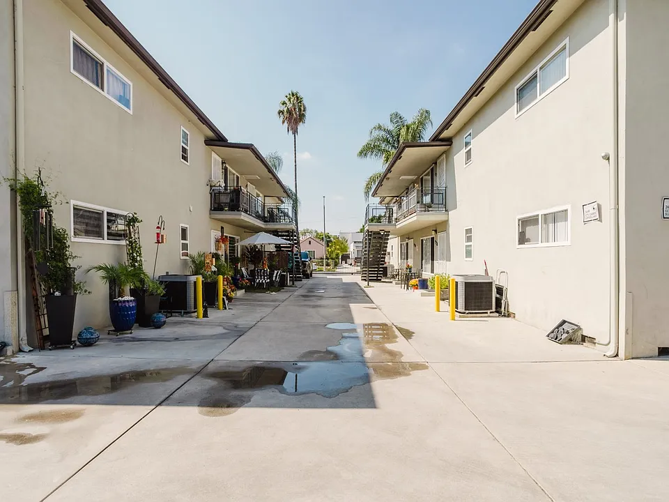 3131 Perlita Ave