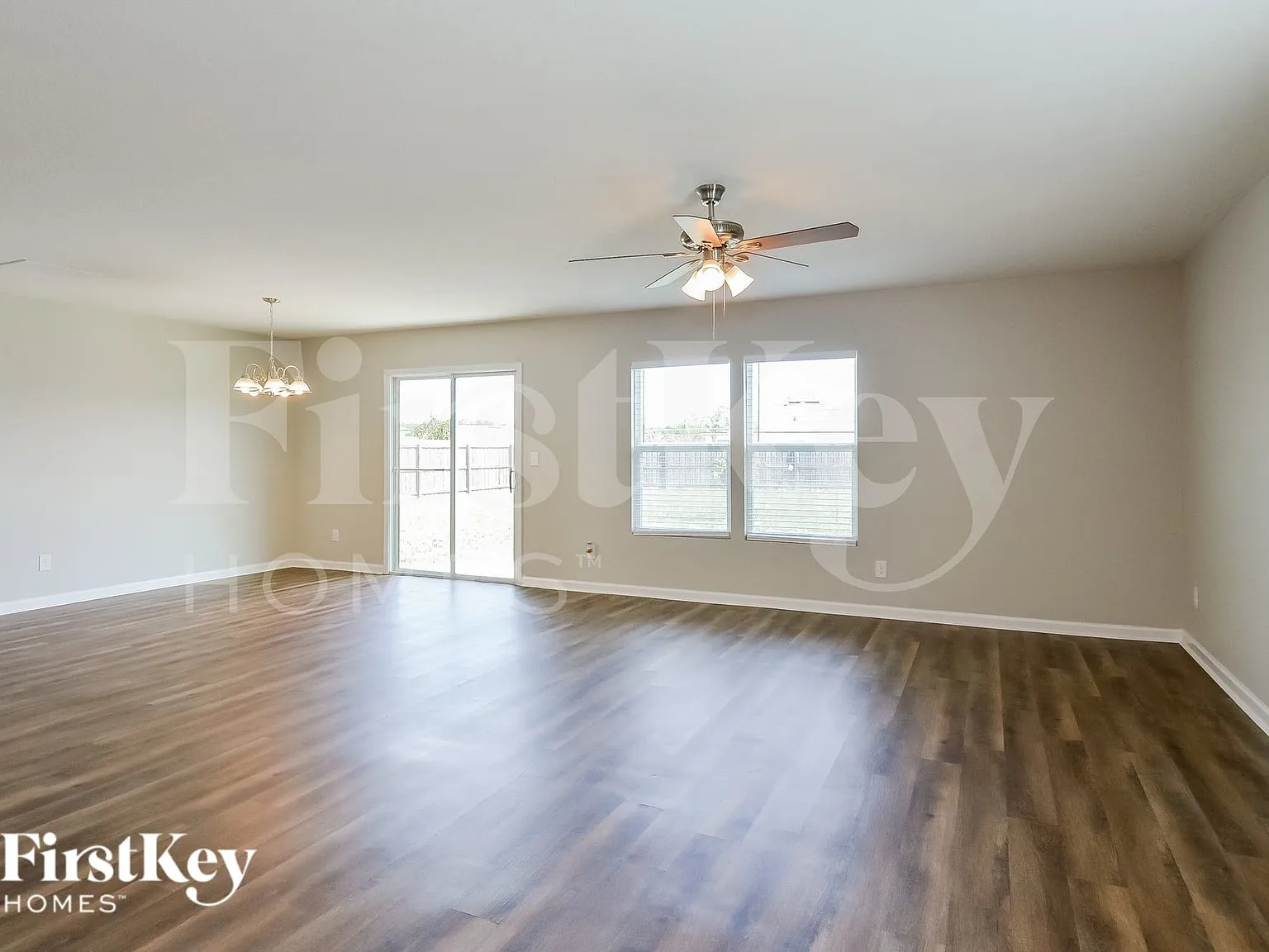 4 bed, 2.0 bath, 1856 sqft, $2,315 — Photo 3