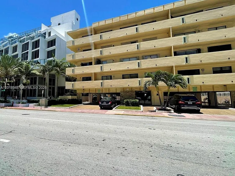 2924 Collins Ave #404 — Photo 9