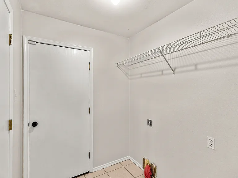 4416 Thunderbird Ave — Photo 16