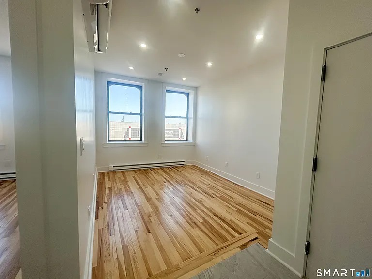 207 Bank St #202 — Photo 6