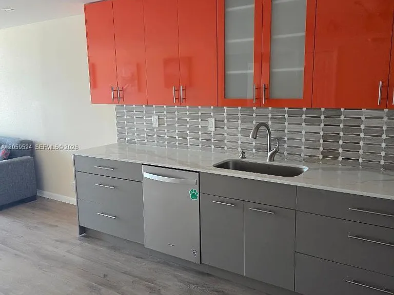 800 Parkview Dr #716 — Photo 9