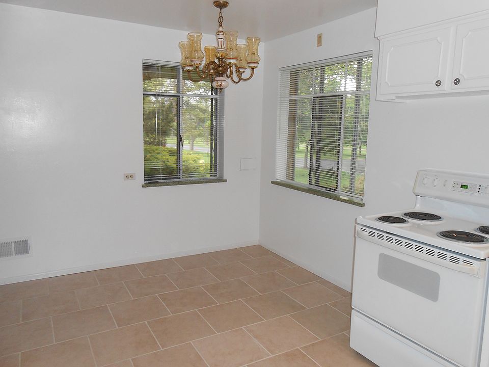 Kitchen dining area