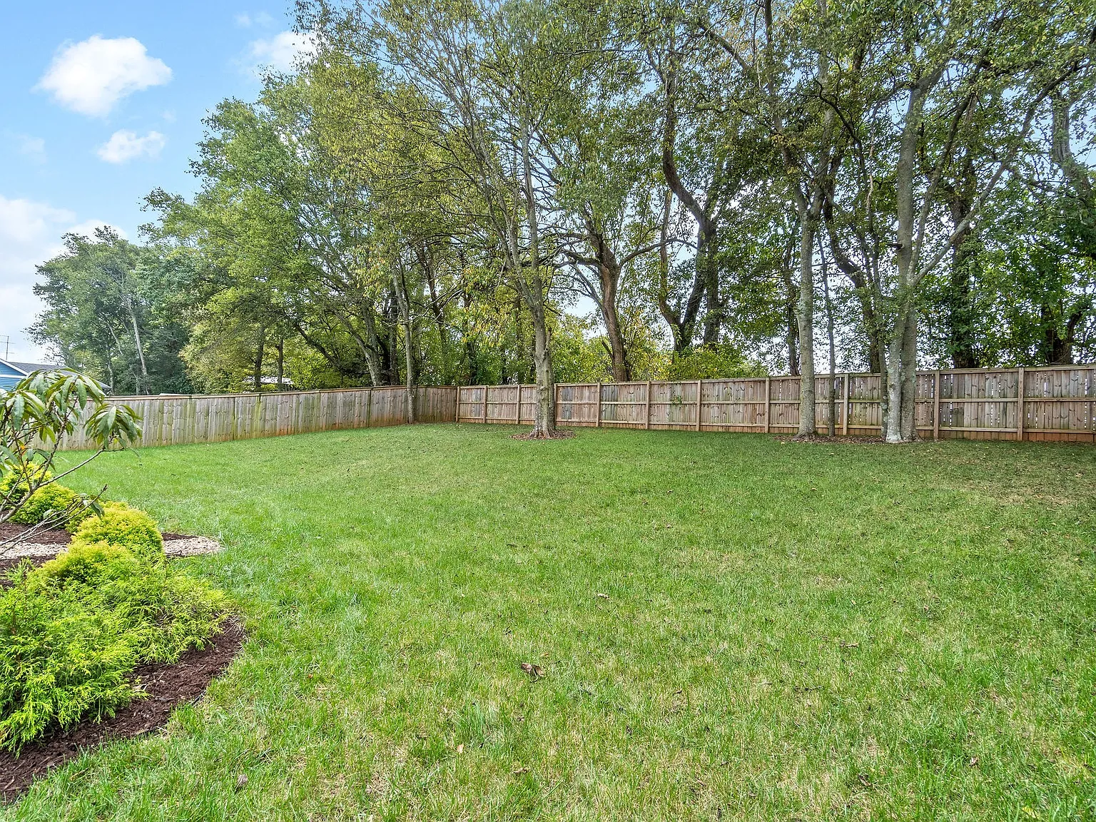 4 bed, 2560 sqft, $2,700 — Photo 4
