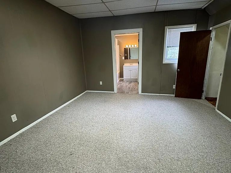 501 W Market St — Photo 7