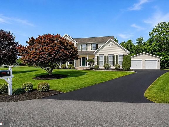 3rd image of 412 Maplewood Dr