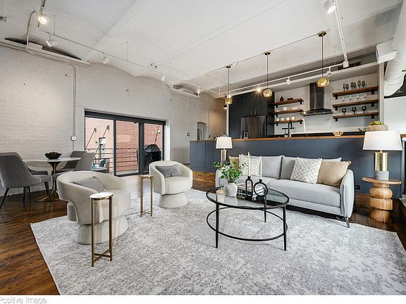 5th image of 1161 W Madison St APT 4S