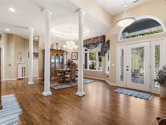 3rd image of 33 Kinloch Dr
