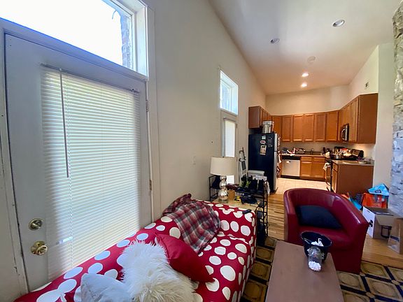 2nd image of 1057 W Belden Ave APT 3C