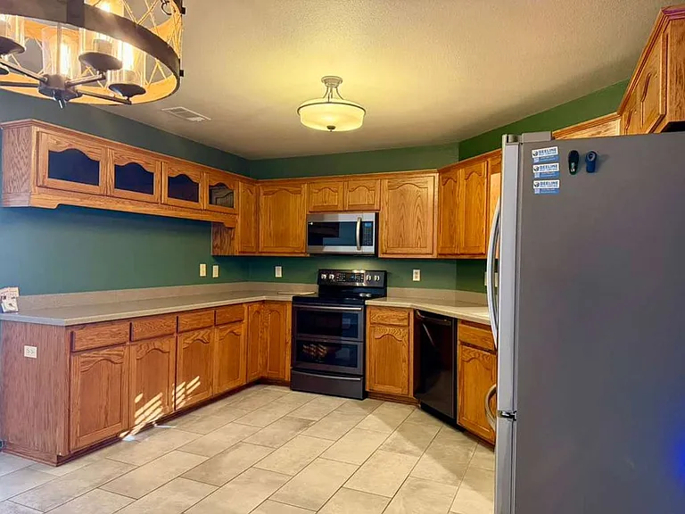 1213 Camellia Ln — Photo 8