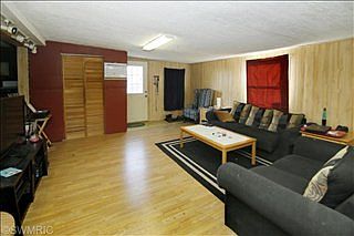 4th image of 235 W Park St