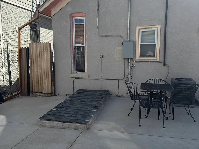 2517 Curtis St — Photo 18