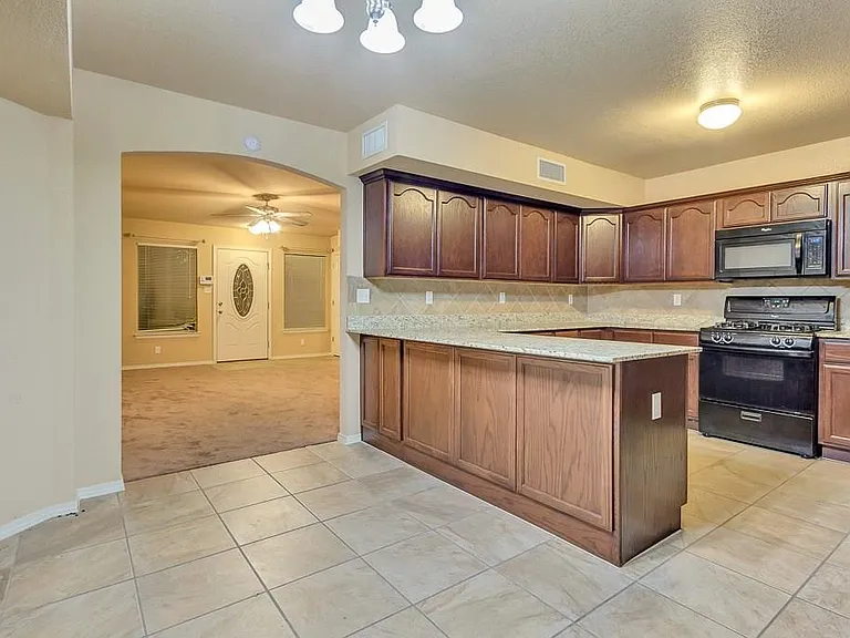 3925 Hueco Valley Dr — Photo 20