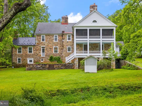 16158 Clarkes Gap Rd, Waterford, VA 20197